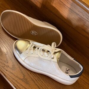 Söfft Fianna white Platino gold toe lace up shoes New in Box size 9 Womens EU 40